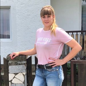 Meet your Posher, Mirela